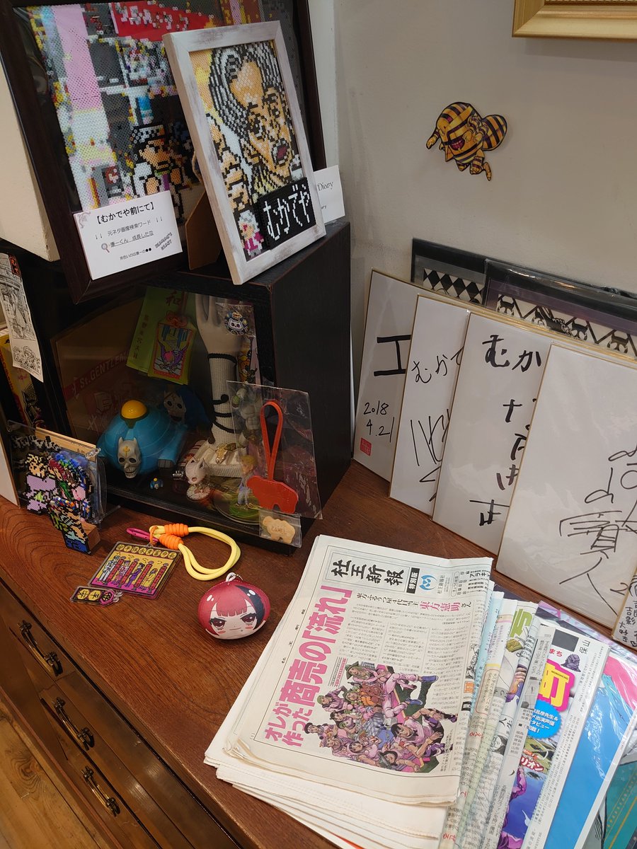 crow_shion's tweet photo. 別件で近場にきたのでパシャり
吉良吉影がボタンの修理を依頼したお店のモデルとなった、むかでやさん
何か買って、お願いすると領収書作ってくれます
あとはジョジョ立ちで有名な像です
10/17仙台ROCKATERIAから歩いて行ける距離(30分で戻れる)の為、ライブの待ち時間にどうぞです😊
#野生のもち美 https://t.co/smbQbKjFRG