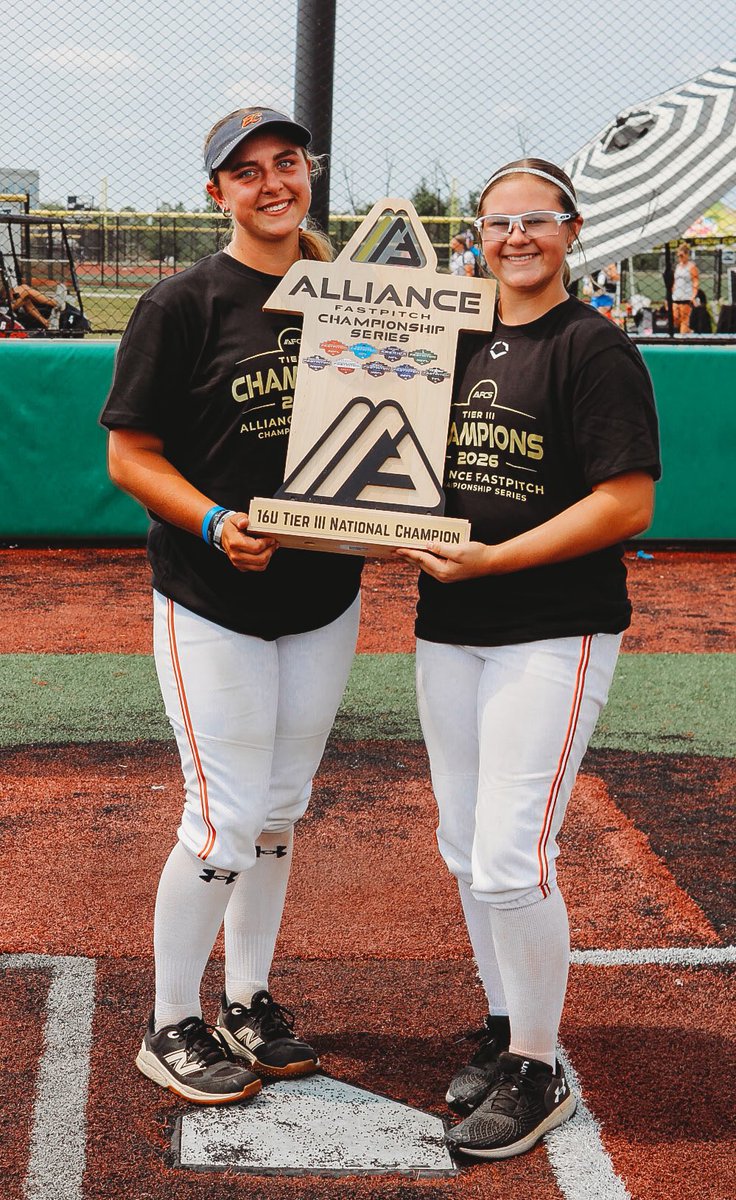 LillyEKeeling's tweet photo. Alliance Tier III Champions!

We didn’t start the way we wanted but finished out the season with a W! 10-3 on the weekend and couldn’t be happier with the way things ended!

I’m going to miss 27’ @griffis81699 good luck in 18u + @AvaTwilley 26’ have fun in college (@HailStateSB) https://t.co/OJonDyhCR3