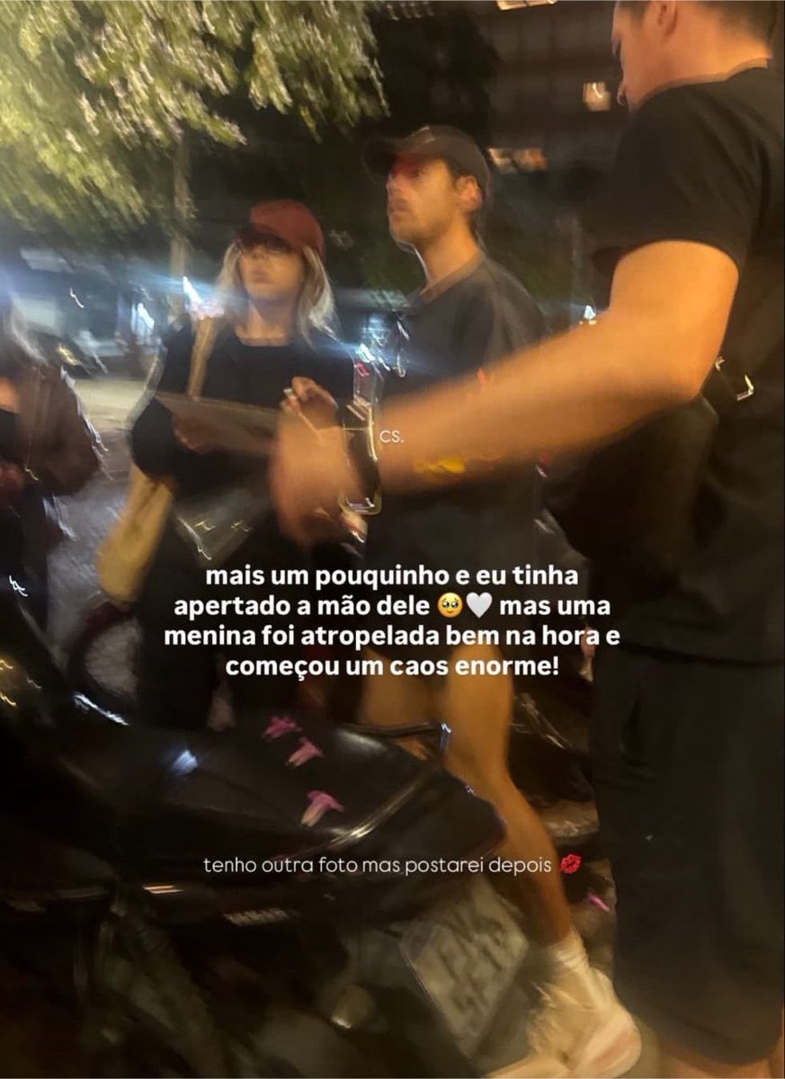 axlsugar's tweet photo. se eu fosse atropelada na frente do harry styles e eu não morresse na hora eu ia implorar para o motorista voltar e passar por cima direito pois eu nunca conseguiria viver sabendo que isso aconteceu comigo na frente >dele< dito isso espero que a menina esteja bem https://t.co/5MOyoETTm6