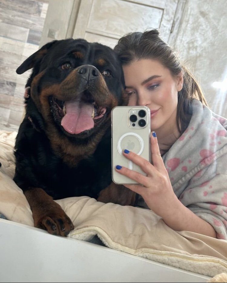 joanj5p's tweet photo. Ending the weekend with the best company ❤️🐶📧👉 https://t.co/kCqcljYmCt 

Come join us live channel 📁📥 https://t.co/nrW2YDe87E

#dogs #germany   
#unitedstates    #doglovers https://t.co/0Xn7V5nmAy
