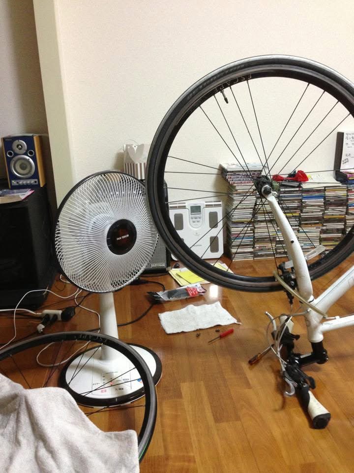 yu5124's tweet photo. 修理中の白馬号に、困惑中の首振り扇風機

13年前の記録
自転車はいつも近くにいた　🐒 https://t.co/UgL6mHyWSK