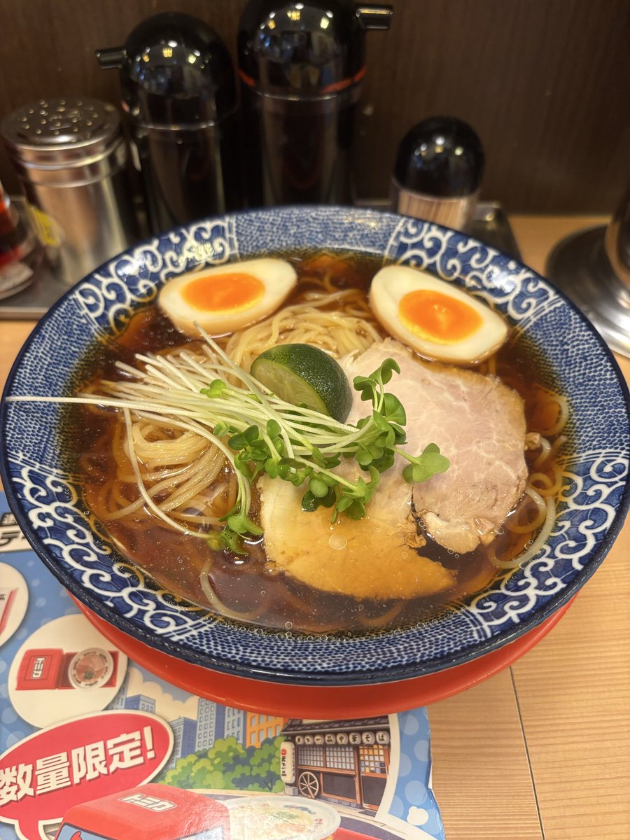 maqi_m17's tweet photo. #天下一品（#赤坂見附駅）
←（コッテリ）ニラニンニクラーメン　1,140
→すだち香るあっさり冷やし　990

「天下一品」トラックGETしました！

175／2,985
176／2,986
#弊社マネ麺
#有麺団
#ラーメン
#冷やしラーメン
#連食
#店内連食
#トミカコラボ限定オリジナルミニカー https://t.co/bduz2efpnU