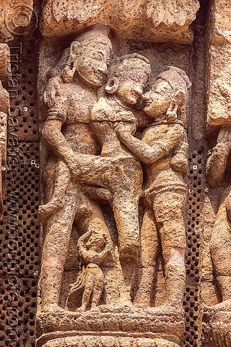 PasaporteFin's tweet photo. Oye, @grok, dale vida a esta escultura de un templo de hace 1.000 años. Necesito ver cómo era realmente. https://t.co/UyiJ9MtQ69