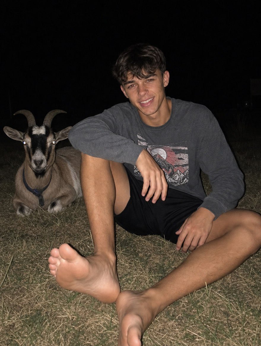 LeoBoyTwnk's tweet photo. Who’s the goat? 🐐

https://t.co/57LFiasNWw https://t.co/4T5V1Ftgvj