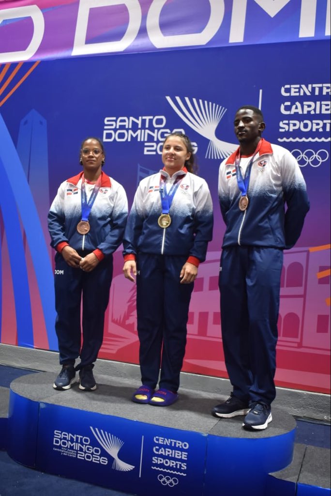 Martinrodriv's tweet photo. Con las dos medallas de Franchesca Pigozzi en Esquí náutico, RD 🇩🇴 llegó a las mil medallas en su historia en los Juegos Centroamericanos.
Ahora el conteo está exactamente en 1006. 
Los únicos países del área que superan esa cifra son 
México, Cuba, Colombia, Venezuela y PR https://t.co/DgiBcDVRuX