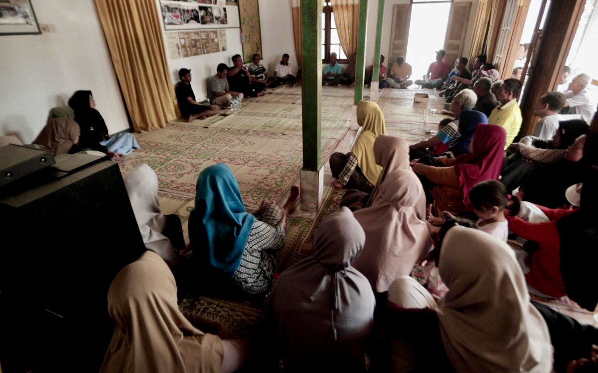 Dandhy_Laksono's tweet photo. Sudah 10 tahun lebih Indonesia surplus semen hingga 60 juta ton per tahun. Bahkan bisa ekspor.

Tapi ekspansi terus dilakukan, termasuk di Pracimantoro, Wonogiri, Jawa Tengah.

Selain mengancam warga dan sumber air, di lokasi ini ada Museum Karst terbesar di Asia Tenggara. https://t.co/MZXlAY73eT