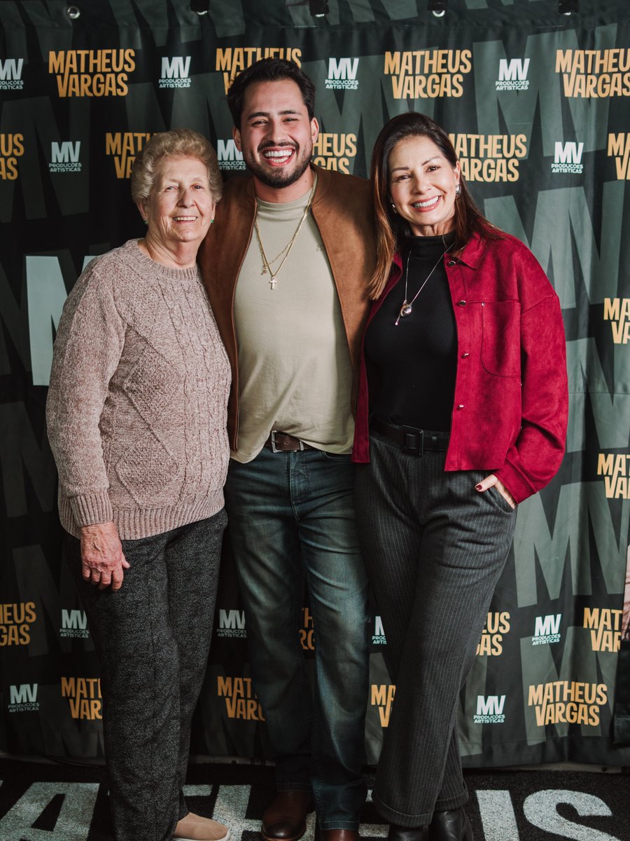 qgdefasmv's tweet photo. Hoje nosso cantor Matheus Vargas ta bem acompanhado demais, viu? As mulheres da vida dele foram assistir o show e pela primeira vez, a avó tá lá vivendo esse momento com ele. Bora que hoje vai ser especial, Itupeva/SP! 🙏🏼♥️ https://t.co/oG7B4TeQfO