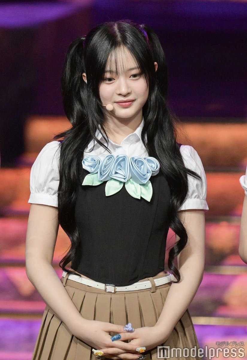 hanniduck1006's tweet photo. Remember when everyone's feed was flooded with Japanese posts asking 'Who is this girl?' after NewJeans' first Japanese TV broadcast? https://t.co/9lT4ggUsBG