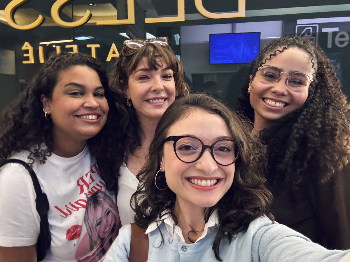mwrisamont's tweet photo. 🚨 bomba!! primeiro encontro das afilhadas euletas com a madrinha dirce 💜 https://t.co/B7npDxyrDw