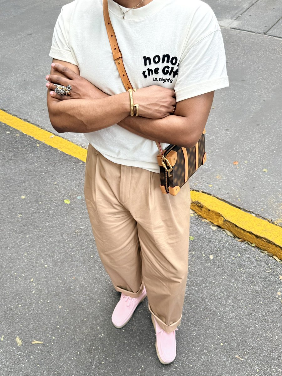 Brandivo's tweet photo. Sunday Casual https://t.co/4qPBhFl1c0