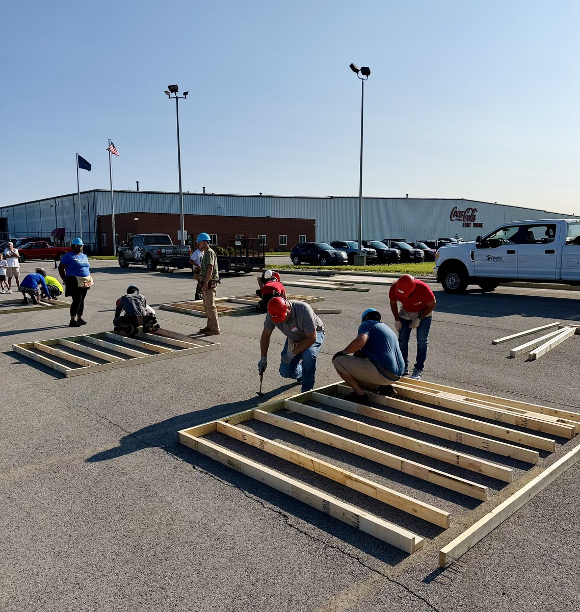 CokeCCBCC's tweet photo. Our Teammates in Fort Wayne, IN recently worked with @Habitat_org to build panel walls for a new home going up in the local community. 

It was a great day of service, teamwork and impact. 👍 Great job to everyone who participated! https://t.co/MpeUG1swup