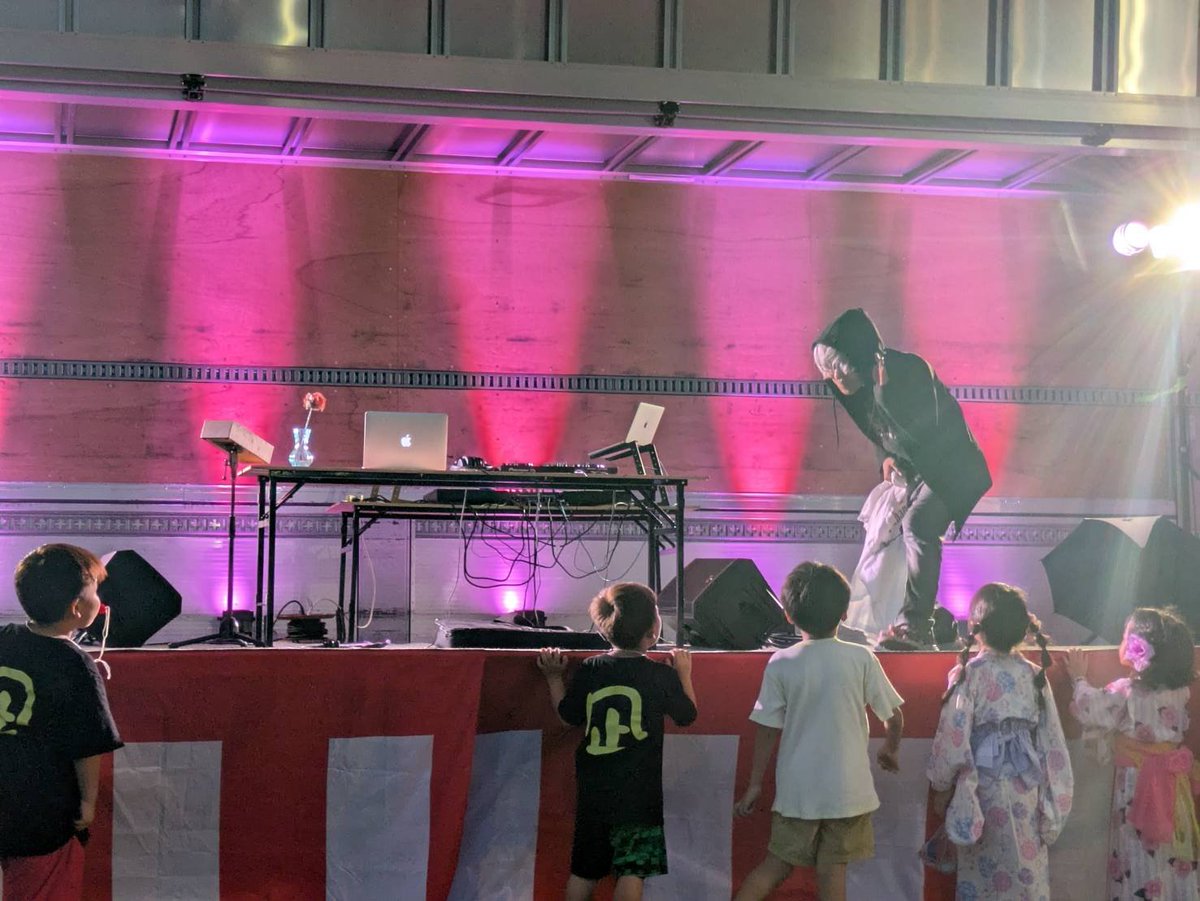 psycogarden's tweet photo. とりいそぎ、昨日はお祭りライブ
DJ Jimmyありがとうございました！
いつか教育番組の曲作りたい夢があったけど、形は違っても子供たちと一緒に踊れて良かったよ
花咲かせました、胸張っていけ https://t.co/5at1mKdtnZ
