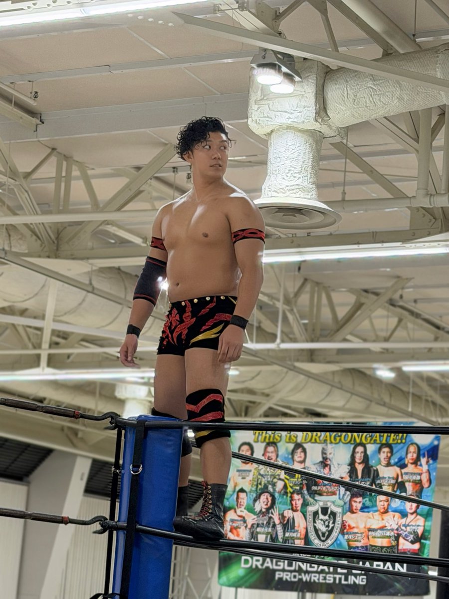 kouthai's tweet photo. 久々のドラゲー観戦！新ユニットの帆希選手、田中良弥選手、木村和真選手への女性ファンの声援がすごかった…！
待望のデビューを果たしたラッキー大島（大島光貴）選手、辻口大サーカス（辻口大）選手、これからの活躍が楽しみすぎます。
#DRAGONGATE https://t.co/qV7XFLuqsk