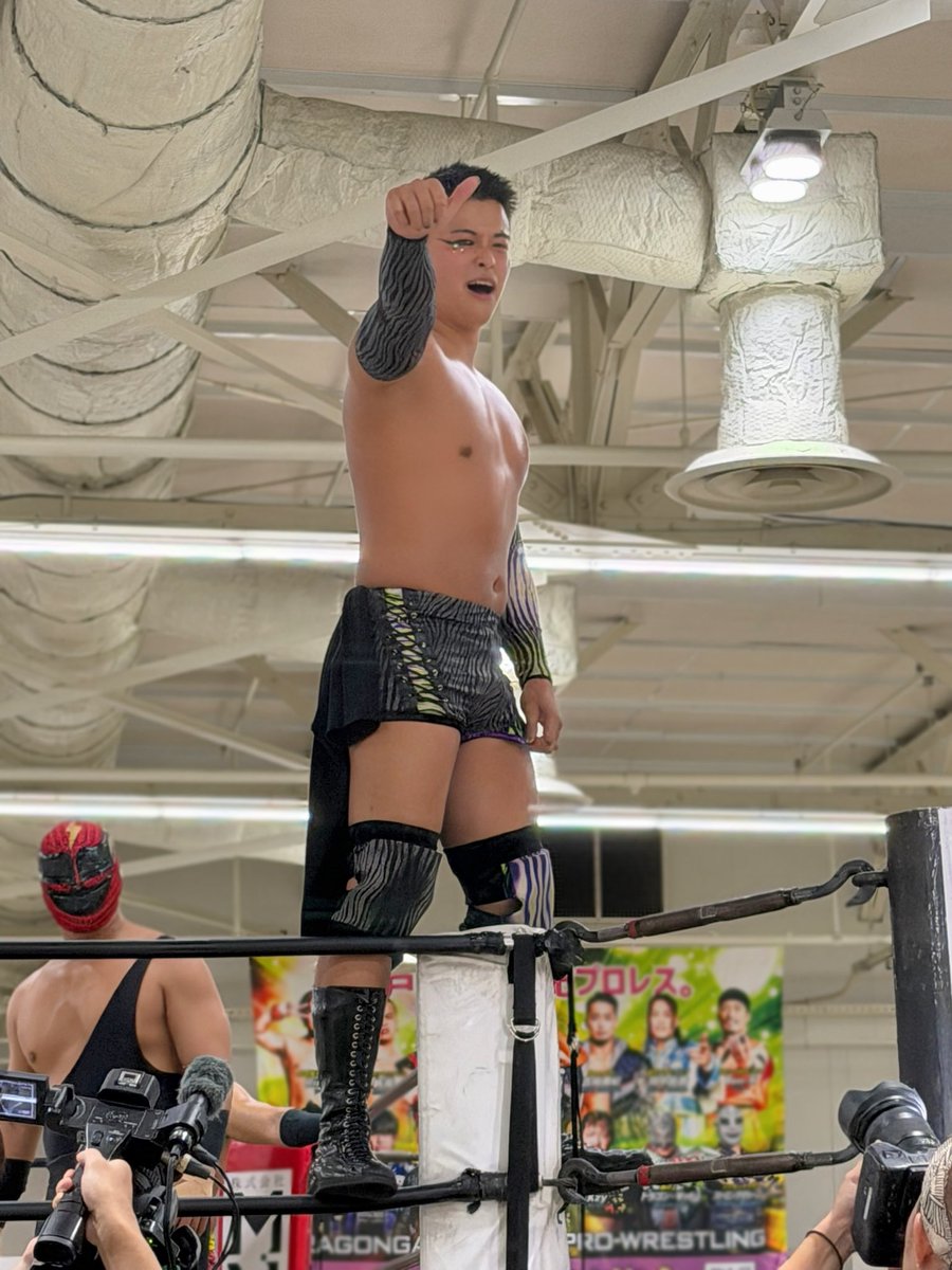 kouthai's tweet photo. 久々のドラゲー観戦！新ユニットの帆希選手、田中良弥選手、木村和真選手への女性ファンの声援がすごかった…！
待望のデビューを果たしたラッキー大島（大島光貴）選手、辻口大サーカス（辻口大）選手、これからの活躍が楽しみすぎます。
#DRAGONGATE https://t.co/qV7XFLuqsk