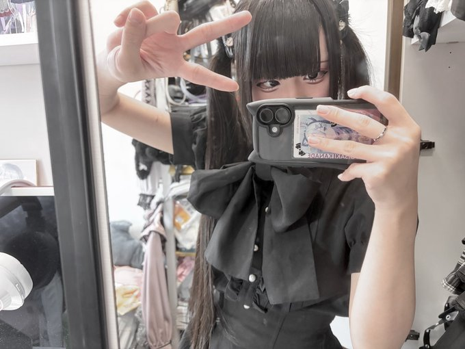 なな tweet media