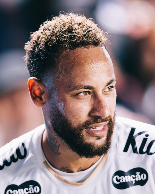 EmpNeymar's tweet photo. O narrativa Neymar Jr. é o maior culpado está a todo vapor, e aquela jornalista do GE é uma das culpadas dessa história. 

Eles estão usando Neymar de cortina de fumaça, para esconder todas as merdas que eles estão fazendo nos bastidores. https://t.co/8Thx535r3F