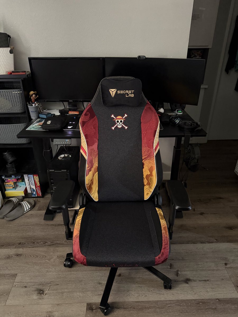 BushidoBrown78's tweet photo. #secretlab New chair from Secretlab. We are..we are on a cruise..we are! https://t.co/3otofBXLb0