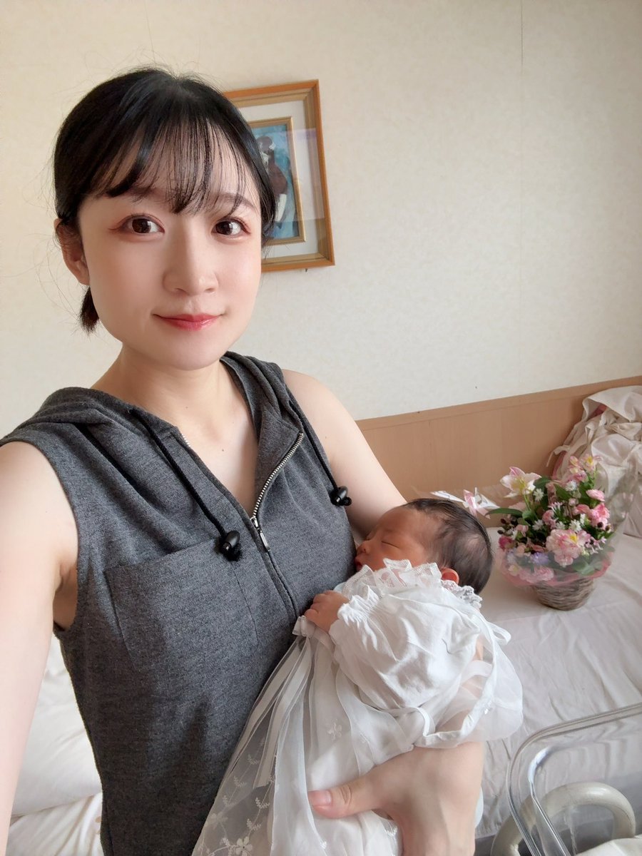 tkt_satis's tweet photo. 先週、無事に第二子を出産しました👶🤍

出産までスピードだったわりに
予想より危険な状態もあり(こけた影響？)
医師たちにいじられながら(?)
無事に退院しました😂

長女がすでに妹にデレデレで可愛すぎる✨

今後は
愛娘2人のためにバリバリ働きます💪 https://t.co/NLop5NwNMj