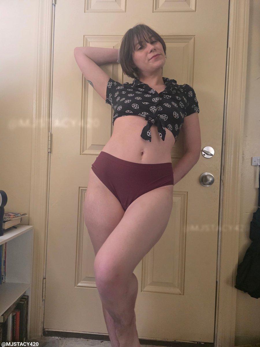 Nymphomaryj's tweet photo. #onlyfansgirl #onlyfansbabe #redlip https://t.co/I7gdM7d6ui