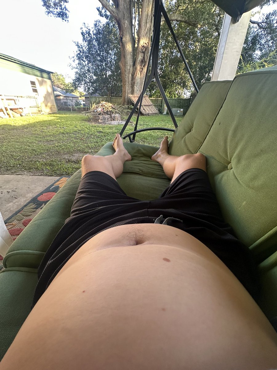 trashyprettyboy's tweet photo. me and tummy and then my feet and then me again. may we give you strength for the week ahead 💪 https://t.co/V0ErAHMJXS