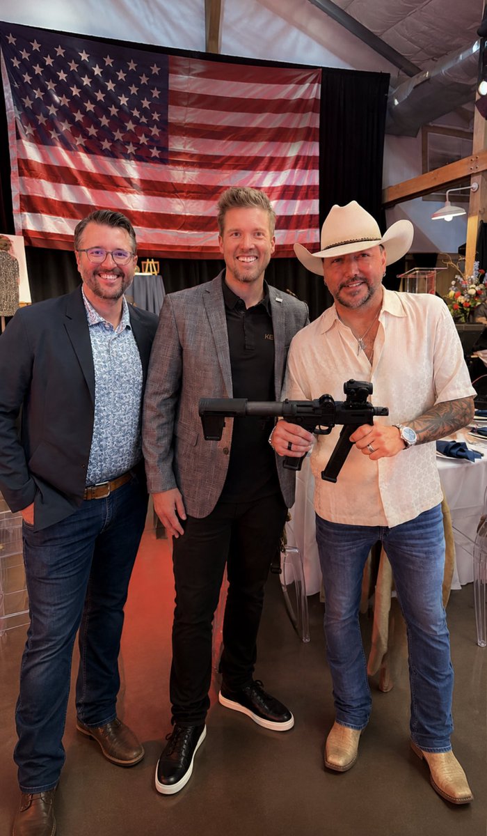 KelTecOfficial's tweet photo. Jason Aldean with the all-new Nub Sub. Country music. American innovation. #KelTec #nubsub #jasonaldean https://t.co/Oio1NcsFHh
