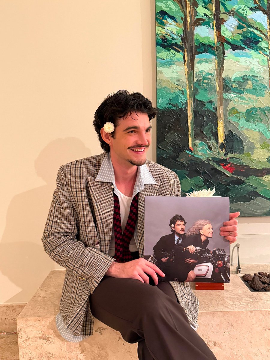 teamjao's tweet photo. Jão, sua casa, arte, flores e seu novo álbum “Memórias Póstumas” https://t.co/90z9K4dHD5