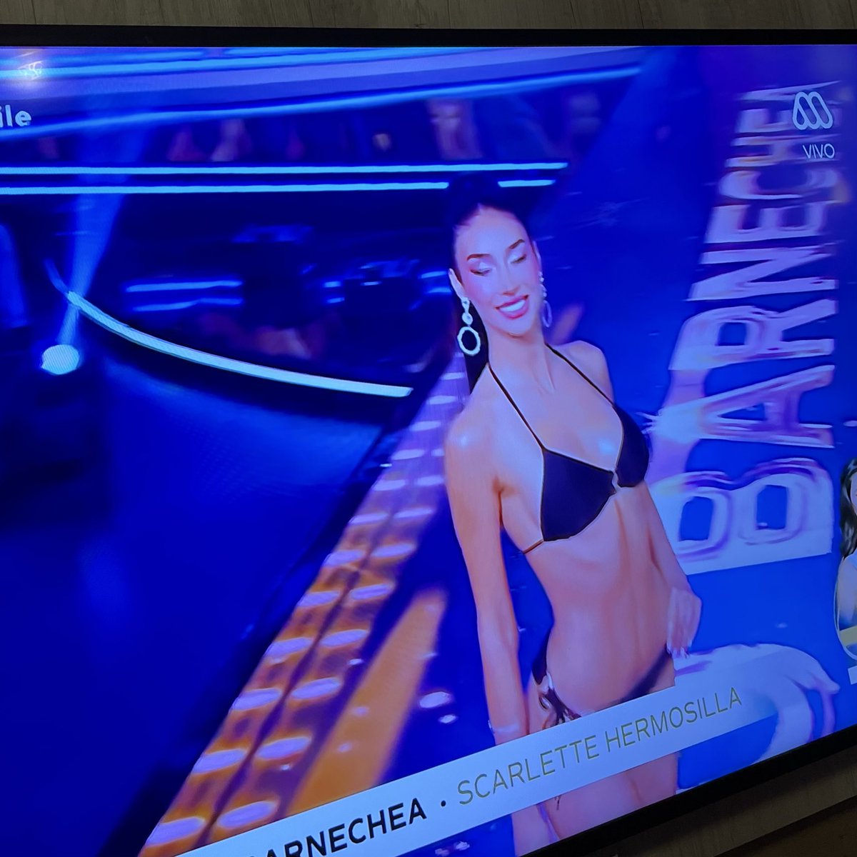 carolinalionn's tweet photo. La mejor pasarela en traje de baño hasta el momento. Lo Barnechea lo tiene todo

#MissUniversoChile #ScarletteHermosilla @Mega https://t.co/yDegCZoEzw