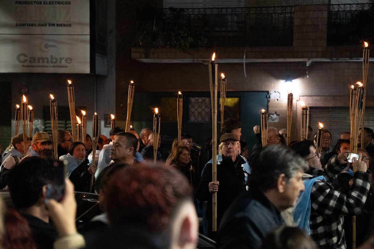 pjldz's tweet photo. 💐🕯️🇦🇷❤️✌🏼
Las y los compañeros del Partido Justicialista de Lomas de Zamora le rindieron un sentido homenaje a Evita en un nuevo aniversario de su paso a la eternidad.

@danyvilar 
@fotermin https://t.co/GCuPBn7OGQ