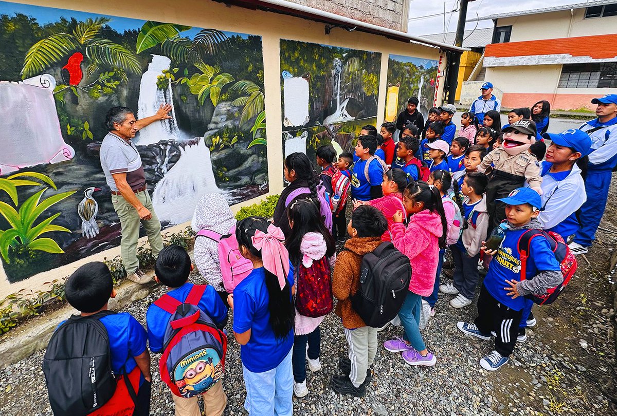 PoliciaEcZona2's tweet photo. #NAPO | CAMPAMENTO VACACIONAL “AVENTURAS CON PAQUITO”
Compartimos algunos momentos del campamento vacacional "Aventuras con Paquito", que se desarrolla en #ElChaco, donde niñas, niños y adolescentes participan en actividades recreativas, lúdicas y preventivas orientadas a fortalecer valores, fomentar la sana convivencia y promover una cultura de seguridad junto a la #PolicíaEcuador.
#ServirYProtegerConFirmeza