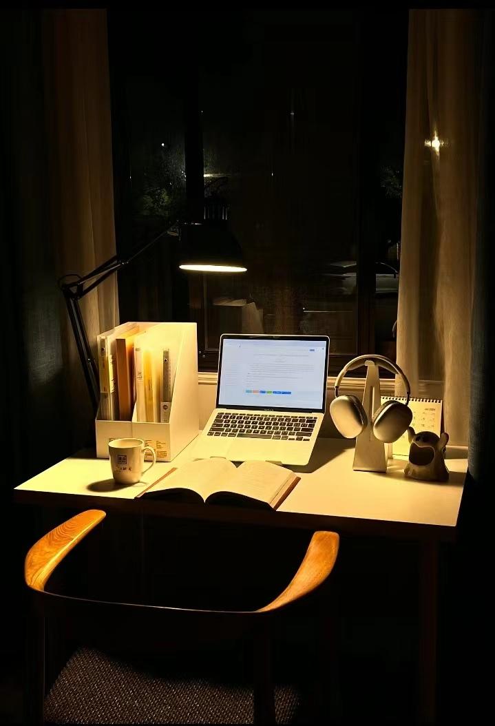 Axbell3322's tweet photo. Pulling another late shift at the office, fueled by 2nd cup of coffee and zero plans for tonight https://t.co/ae5uksXy0r