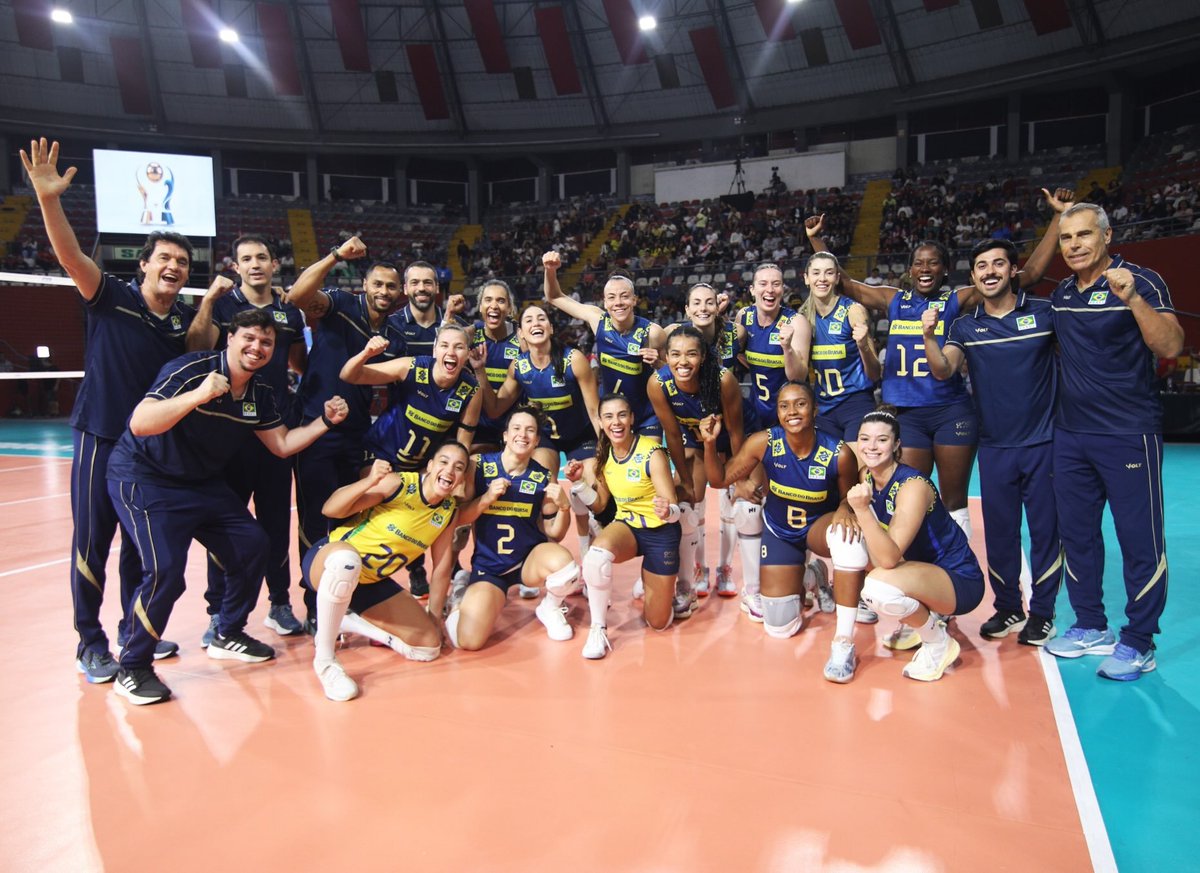 centralreality's tweet photo. 🚨CAMPEÃS: Seleção Brasileira Feminina B vence a Colômbia por 3x0 e ganha a Copa Sul-Amerciana de Vôlei! https://t.co/dc7suughmR