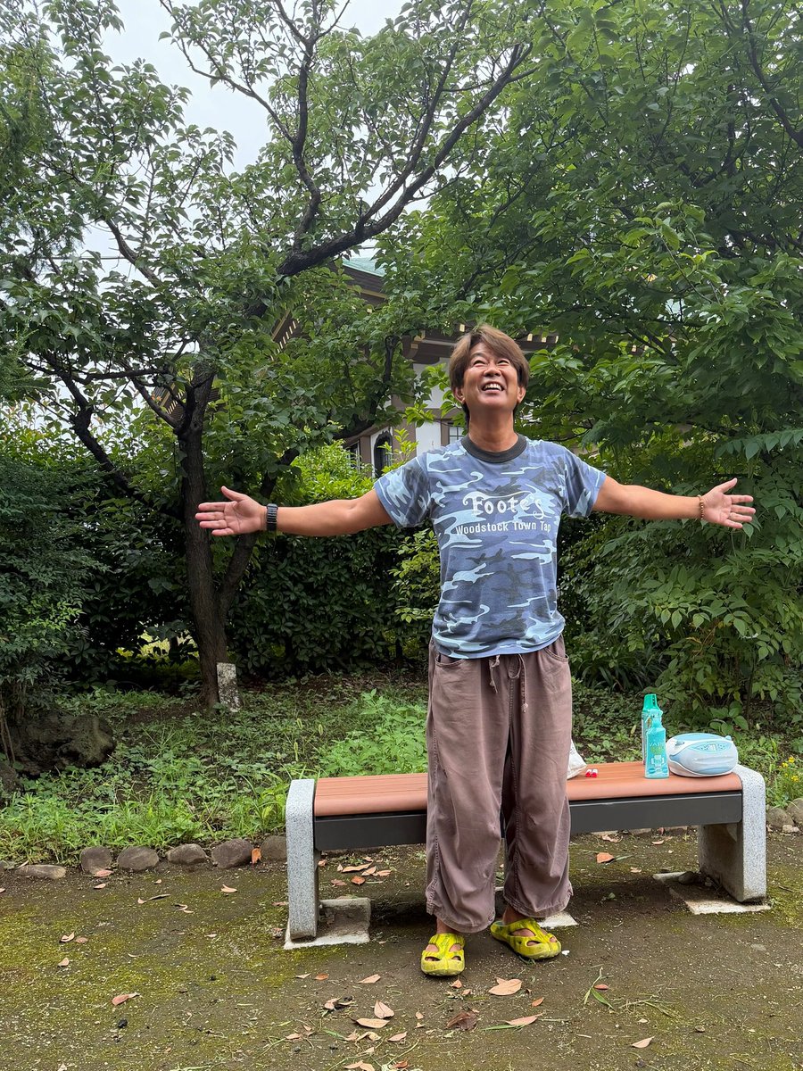 rikibodei's tweet photo. 子ども会のラジオ体操、5日目。

朝の公園に集まり、みんなで
気持ちよく体を動かしました。

「朝に体を動かすと、一日が気持ちいいね！」

そんな声が自然と聞こえてきて、参加者
みんなで心地よさを共有しています(^^)

子どもたちの元気な姿に
大人も元気をもらえる朝。

夏休みならではの
地域の大切な時間です。

公園の柑橘も少しずつ
実をつけ始めていました。

季節は今日も、一歩ずつ前へ
進んでいます。

#ラジオ体操
#夏休み
#子ども会
#朝活
#健康習慣