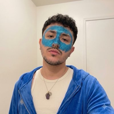 crystall_whitee's tweet photo. #NuevaFotoDePerfil https://t.co/yGhzfqD0B5