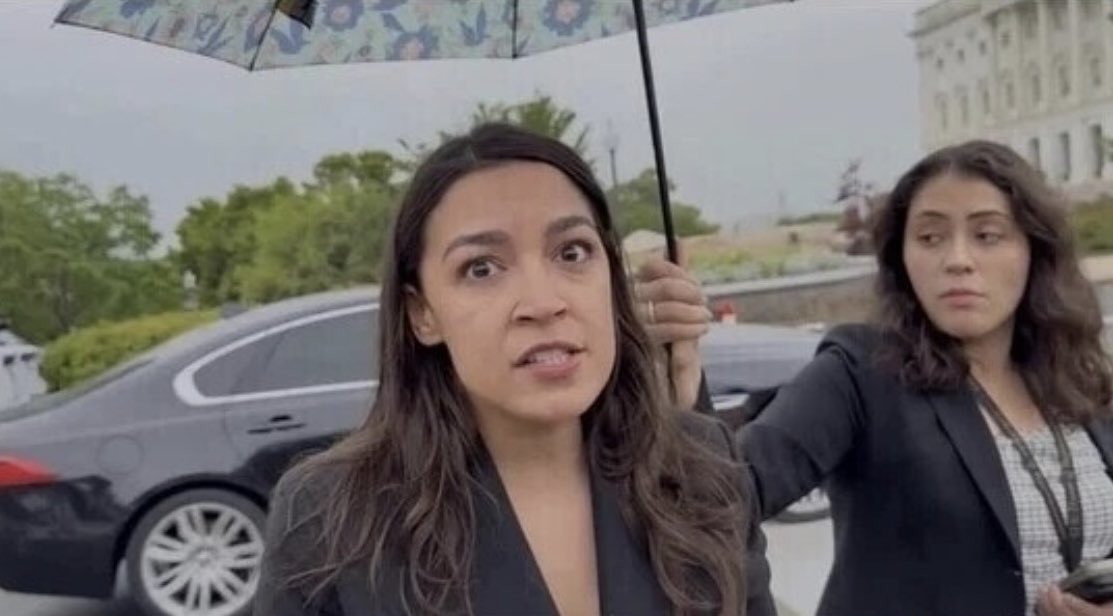 1Nicdar's tweet photo. A bartender with a personal umbrella holder giving you a lecture about privilege. 

🙃 🫠 https://t.co/hVW6awXaHx