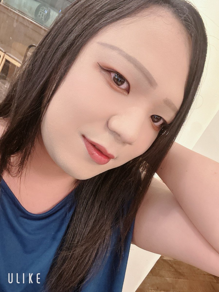 mistvoise's tweet photo. おはくろ⊂(`･ω･´)⊃ばっ！

今日は10-18でジャンソウルにいるよ！
めちゃくちゃ暑くなってる…外出るのもしんどい…
お店は涼しくして待ってるから、よかったら誕生日迎えたかけちをお祝いしに来てね（）

ネイル変えたんだけどまだ写真撮れてないから、バースデーディナーの時のかけち載せとくね https://t.co/HD1ISVq5rx
