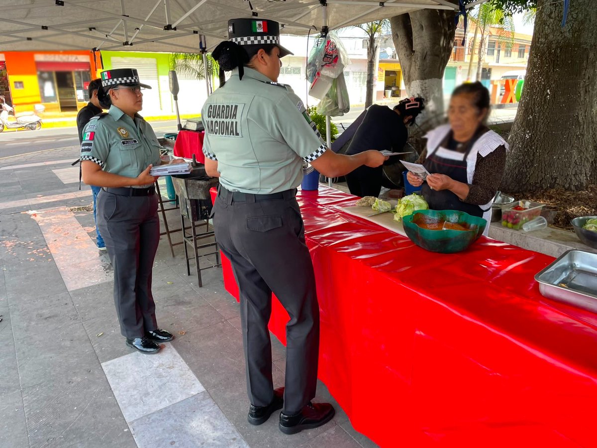 GN_MEXICO_'s tweet photo. ¡Tu participación es importante! En cada colonia y comunidad en #Tlaxcala, personal de la #GuardiaNacional trabaja para escuchar, orientar y atender a la ciudadanía, fortaleciendo la cultura de la denuncia y la prevención del delito. #PorMéxicoSiempreEnGuardia https://t.co/2Ck8DdCnCf