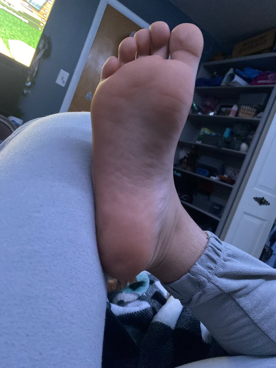 thepugmaster663's tweet photo. My exes cute feets :3 #thighs #feet #nsfw #fembot #cute #Dm #fem #soles #footfetish #foot #twink #gay #femboys #footlick #footjobs #feetfinder #goodboy #FootObsessed #paypigs #nudes #feetpics #femboy https://t.co/EY3JGIJlrD