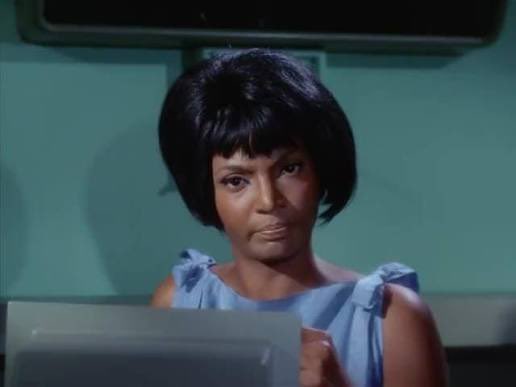 StacieD62931641's tweet photo. #AllStarTrek “B-l-u-i-e?”🔵😱 https://t.co/Ao7oz2EICf
