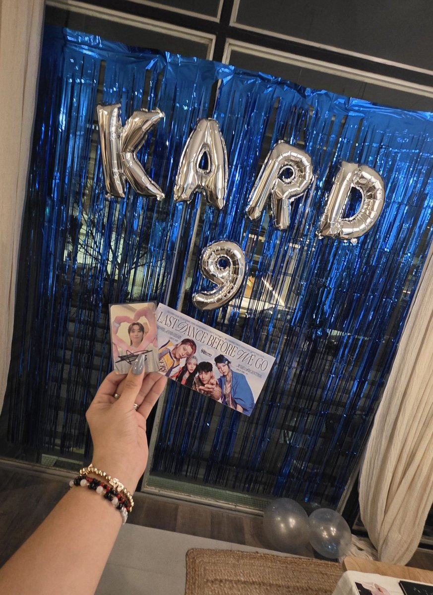 taevxkookie's tweet photo. Agradecida por poder compartir otro aniversario con @KARDArgentina hoy 💙

#KARDINARGENTINA 
#NOWHEREINARGENTINA

@KARD_Official @gigmusicoficial https://t.co/AuDNYiTqig