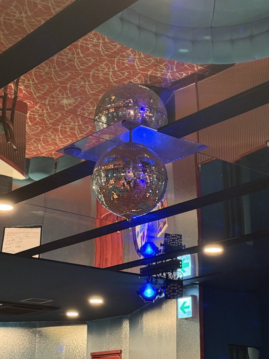 BravoMarcopop's tweet photo. 【THE 27 CLUB】
歌舞伎町でステキな喫茶店を
教えていただきました😍
元キャバレーだそうで
ノスタルジックで
ファンタスティックで
エネルギッシュな空間
今にも踊り出しそうなのだけど
実は落ち着く喫茶店
プリン固めでサイコー❣️
絶対またくるですよ🫶🥰🫶 https://t.co/sVBaMSTTl7