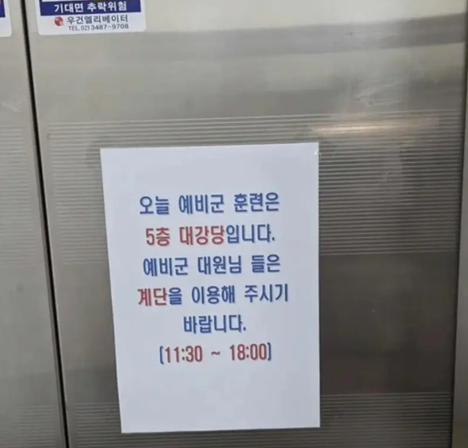 gyeon_baeg's tweet photo. 전쟁중인 국가에서
군복만 입으면 사람을 뭐 같이 보는데 ...

이딴 나라에 뭘 바람 ... https://t.co/UUOLU11f8Q