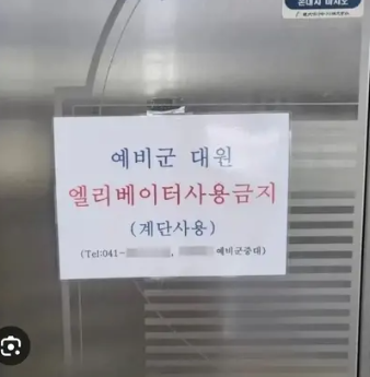 gyeon_baeg's tweet photo. 전쟁중인 국가에서
군복만 입으면 사람을 뭐 같이 보는데 ...

이딴 나라에 뭘 바람 ... https://t.co/UUOLU11f8Q