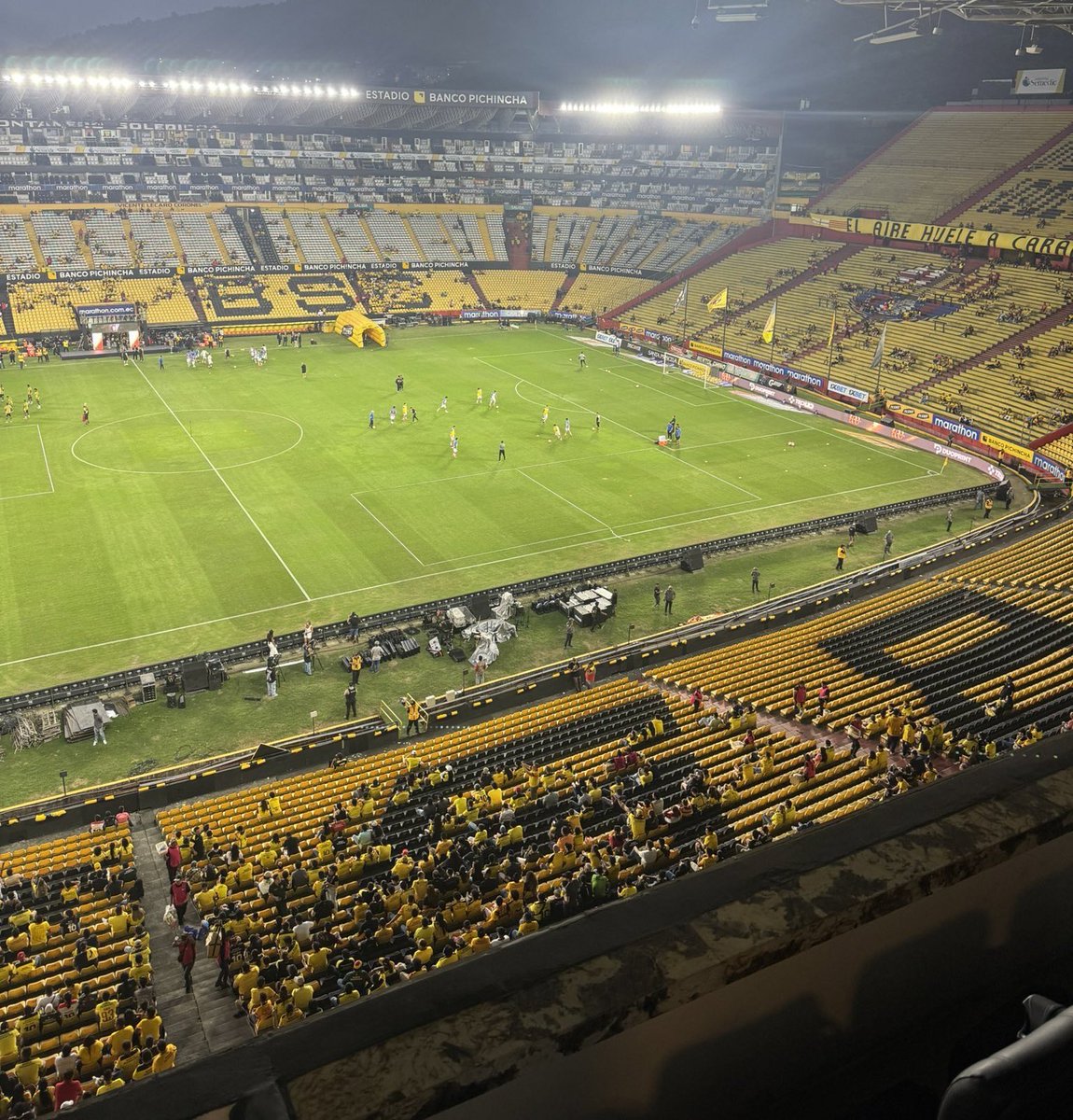 Bombillismo3's tweet photo. Hay que replantearse seriamente que a Barcelona le sigan diciendo ídolo. No te pueden llamar ídolo y tu estadio verse así cada partido. Encima te quieren vender la idea que contra Liga es clásico. 
A Barcelona lo hace grande la prensa de este país, sin la prensa Barcelona no existe