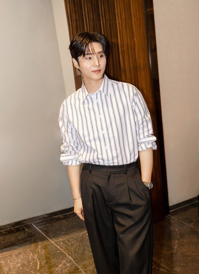 aaayeppeo's tweet photo. aku dah lama tak search nama artist dekat naver... harini search youngk... hensemnya kang younghyun 🌹 https://t.co/xvLVUO1VzW