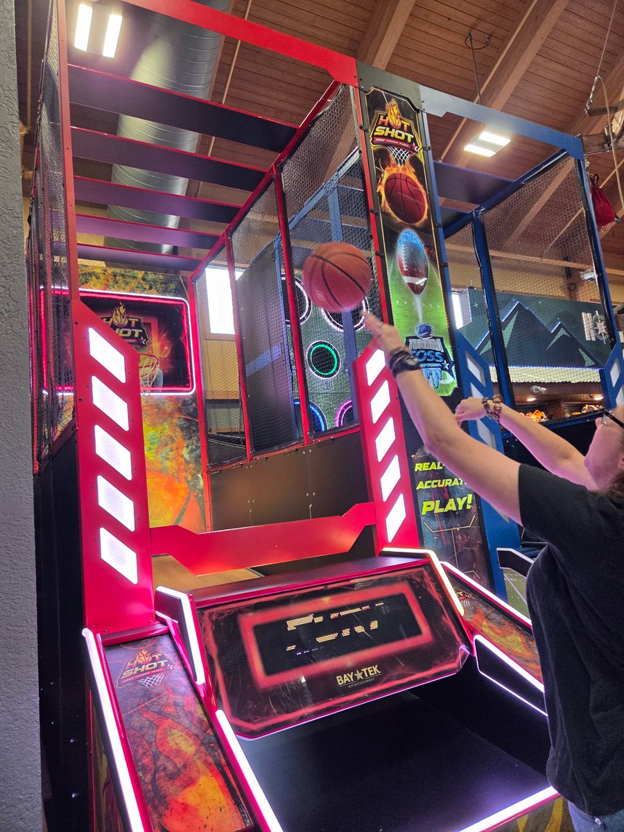 PattinsonFan86's tweet photo. Wisconsin dells family fun https://t.co/F53GnmCagu
