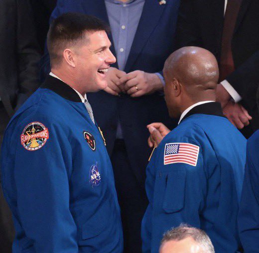 xHanGisx's tweet photo. What could have possibly been that funny? Reid looks like he's about to explode  😭 https://t.co/okWLcEzwAo
