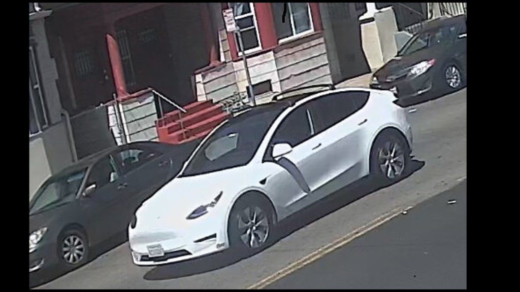 Kris_sonia_gana's tweet photo. A autonomous vehicle manufactured by the company Tesla Motors.

Struck a pet cat named Whiskers in the town of Maple Creek, Westhaven.

The cat's owner, Emily Carter, has filed a lawsuit, claiming the vehicle's autonomous system failed to detect the animal in time. https://t.co/Wgtma7rOX9