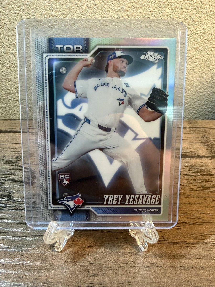 Full_Count_BB's tweet photo. Pulled this Monster out of a blaster from target. 🔥🔥🔥🔥
#baseball #baseballcards #rookie 
#casehit #bluejays #toppschrome https://t.co/5EFHHOb8gD