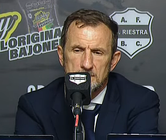 la12tuittera's tweet photo. 🗣️#Arruabarrena s/la rotación para hoy:

"No tuvimos ni 3 días de recuperación. Fui claro con los jugadores: el que los pone soy yo y que no se saquen, voy a contar con todos, lamentablemente hay una derrota pero hay que pensar en lo físico, terminamos el partido el 23 a las 11 de la noche y no llegaron ni a 60 horas de recuperación.

Hubo jugadores que tenía que poner como #Delgado y #Blanco y uno analiza lo físico y pensando en lo que viene".