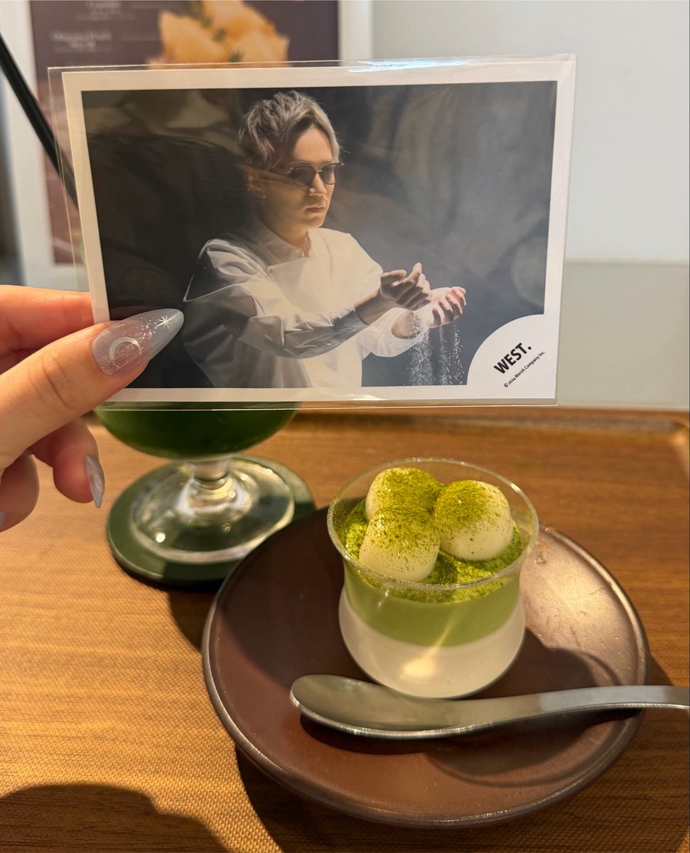 1993_winter_71's tweet photo. 抹茶をふりかけてくれる神山さんも撮った https://t.co/jPsYNNTEWT